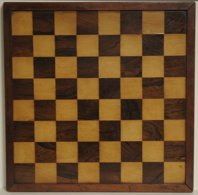 Schaakbord | A rosewood and boxwood veneered chess board, rosewood and boxwood, 50.5 x 50.5 cm, executed in the late 19th century