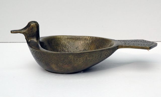 Onbekend | Bird-shaped bowl, bronze, decorated, 9.1 x 26.0 cm