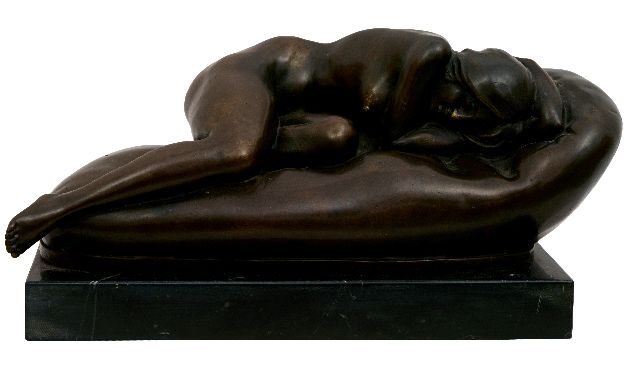 Chinese School, 20e eeuw   | Reclining nude, bronze 31.5 x 15.5 cm