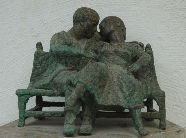 Pieter Starreveld | Lovers on a small sofa, bronze, 24.5 x 27.5 cm