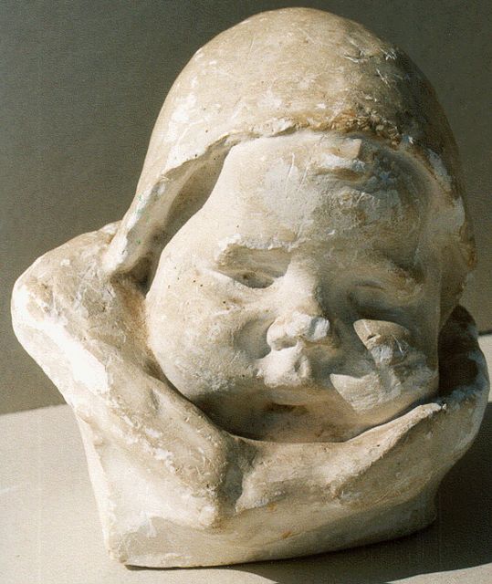 Wijk C.H.M. van | Babykopje met mutsje, plaster 15.0 cm, gesigneerd niet