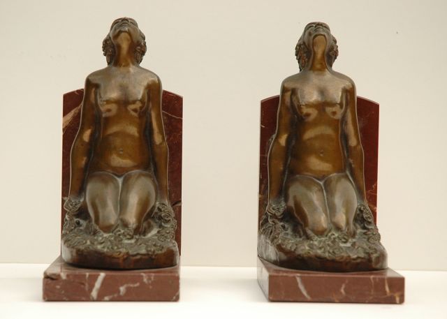 Charlot R.  | Book ends (2), bronze and marble 21.9 x 10.0 cm, signed on the bronze base
