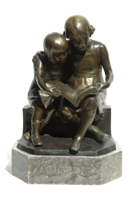 Seifert V.H.  | Reading girls, bronze 47.0 x 31.5 cm, signed on the side of the bronze base