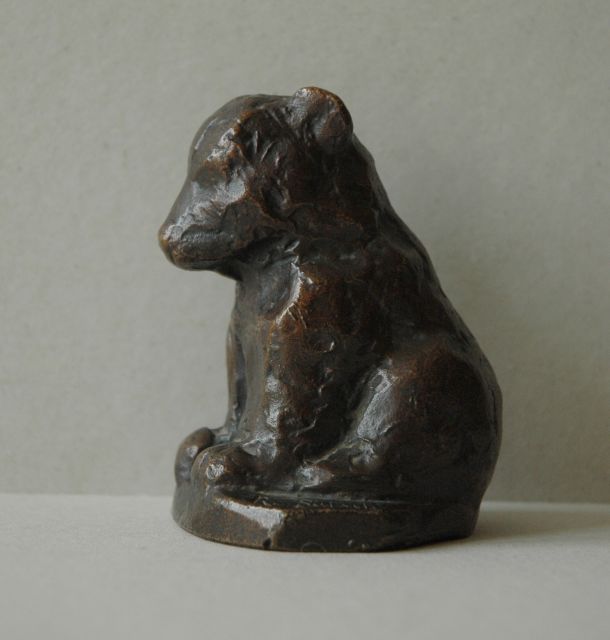 Baisch R.C.  | A sitting bear cub, bronze with a brown patina 9.6 x 7.4 cm, signed on base and executed 1953