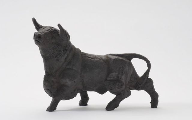 Mackaay T.W.M.  | A  bull, bronze 25.5 x 35.0 cm, signed with initials at innerside of right hind-leg