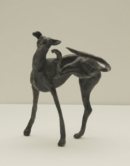Harriët Glen | The greyhound, bronze, 10.3 x 8.0 cm, signed on right rear foot