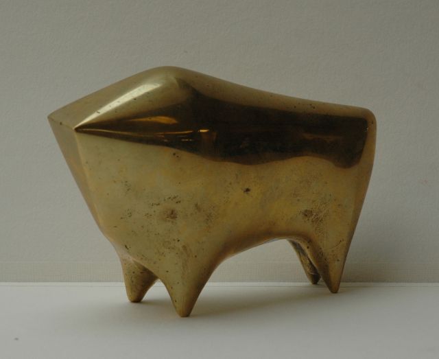 Bakić V.  | The bull, bronze 11.0 x 16.5 cm, signed on right hind leg