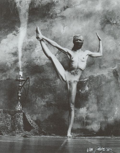 Saudek J.  | Nargilé, gelatin silverprint 26.5 x 21.5 cm, signed l.r. and dated Praag 1935