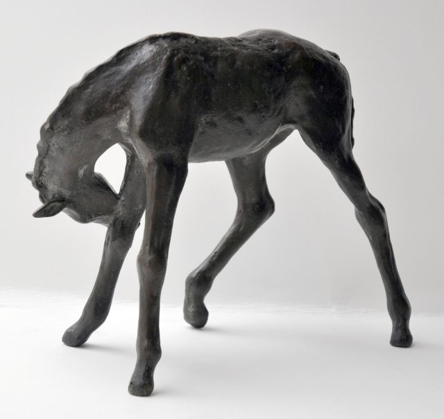 Friederun von Stralendorff-Eilers | A foal, bronze, 21.7 x 25.0 cm, signed with initials (on front)