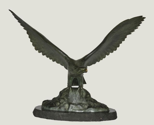 Poertzel H.H.O.  | An eagle, bronze 48.4 x 58.7 cm, signed on bronze base (rear side)
