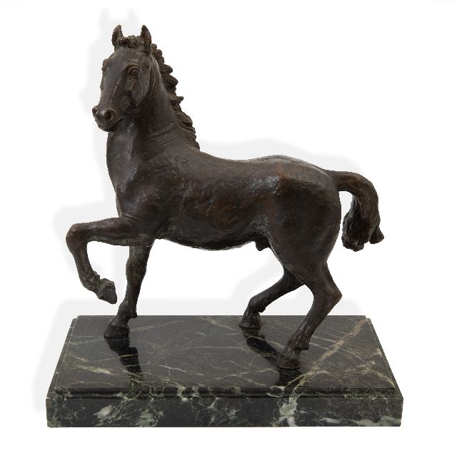 Duitse School | A horse, patinated zinc, 44.0 x 37.5 cm