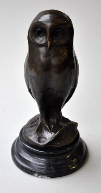 Franse School | Owl, bronze, 24.8 x 8.4 cm, signed 'Milo' on bronze base