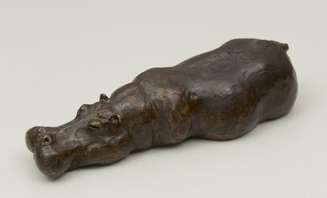 Arentz K.E.H.  | Sleeping hippo, bronze 5.9 x 21.0 cm, signed on bottom and dated 1996