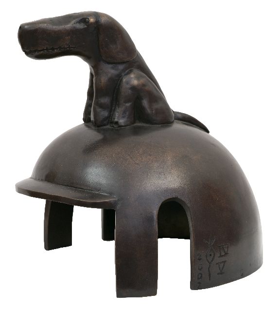Toorn J.P. van den | Dog Helmet, bronze 25.0 x 23.0 cm, signed with monogram on the side and dated 2002 on the side