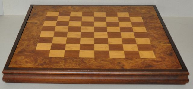 Schaakbord   | A large burr maple, satin-birch and rosewood chess table board, wood 63.0 x 63.0 cm