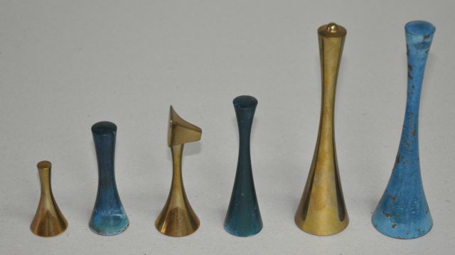 Block E. de | Chess set with matching board, bronze, wood, glass 16.2 x 5.5 cm, executed late 20th century