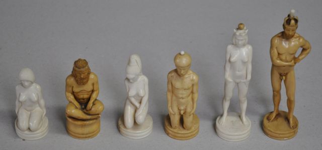 Raikis O.  | Russian chess set Men/Women, mammoth ivory 14.0 x 7.5 cm, signed signed under white and black king and dated 1998 under white and black king