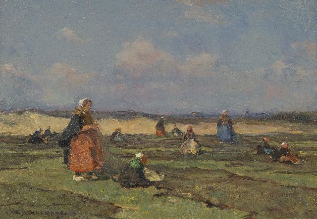 Johannes Evert Akkeringa | Mending fishing nets in the dunes, oil on panel, 17.2 x 24.3 cm, signed l.l.