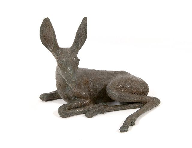Kurt Arentz | A resting young deer, bronze, 33.0 cm, signed on the rim