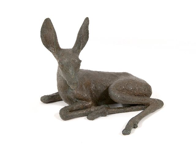 Arentz K.E.H.  | A resting young deer, bronze 33.0 cm, signed on the rim