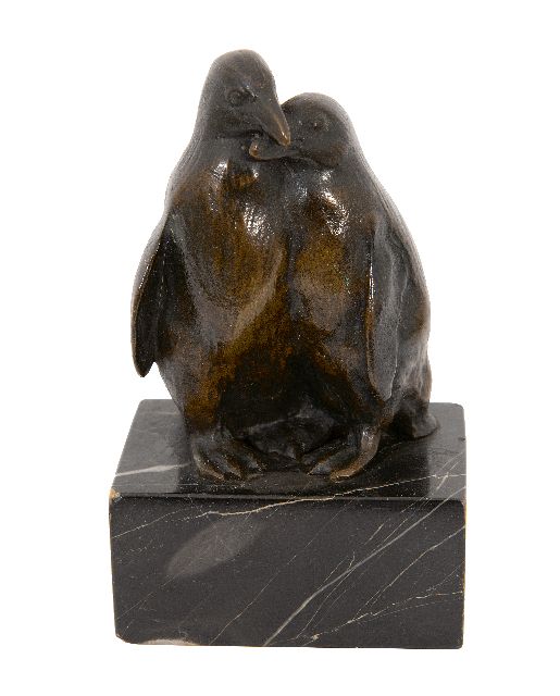 Josef Franz Pallenberg | Cuddling penguins, bronze, 10.0 x 6.5 cm
