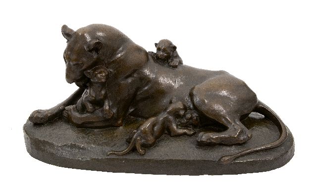 Victor Peter | Reclining lioness with three cubs, bronze, 33.0 x 72.0 cm, signed in the base