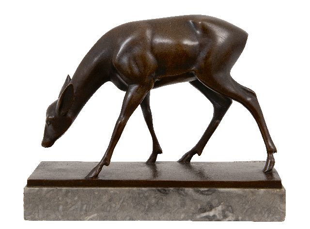 Zimmer F.P.  | Grazing deer, bronze 20.5 x 25.0 cm, signed l.l. on the base