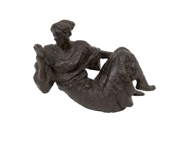Onbekend | Reclining lady with handmirror, bronze, 14.0 x 20.0 cm