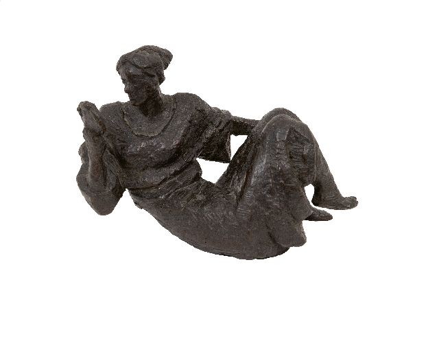 Onbekend Duitse School  | Reclining lady with handmirror, bronze 14.0 x 20.0 cm