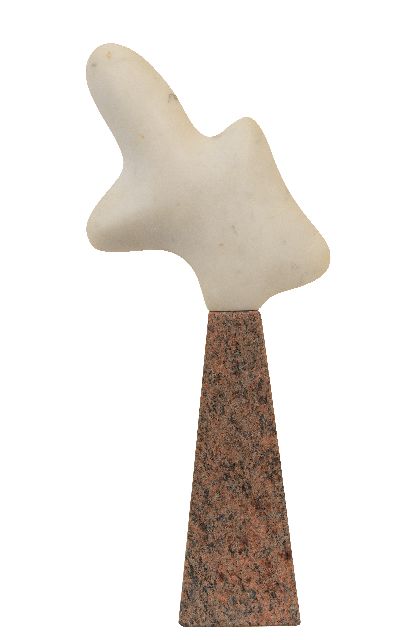 Onbekend   | Organic shape, alabaster 34.5 x 15.5 cm, dated 2001 on the edge of the pedestal