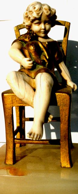 Barthelemy   | Meisje met beer op stoel, bronze 10.0 cm, gesigneerd r.o.