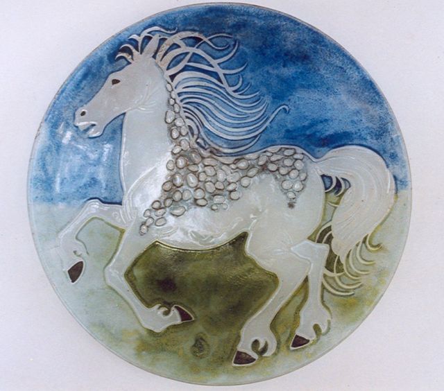 Starreveld P.  | Glazen schaal met paard, glass 38.9 cm, signed M.u.