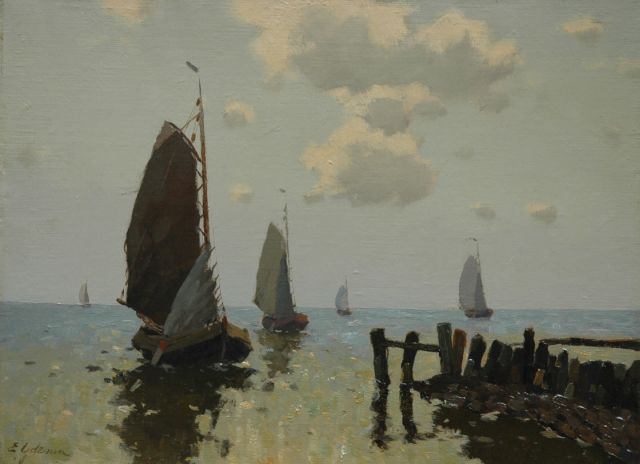Egnatius Ydema | Returning fishing boats by the harbour entrance of Hindeloopen, oil on canvas, 30.3 x 40.3 cm, signed l.l.
