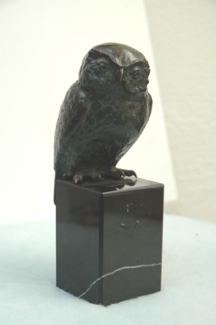 Robbert Jan Donker | Uil, bronze, 19.7 x 9.8 cm, gesigneerd met monogram