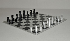 Huszár V. - Chess set – remake – designed by Vilmos Huszar 1921, with matching chess board, aluminium 6.1 x 2 cm, signed stamped with monogram 'VH' underneath and executed in 1973